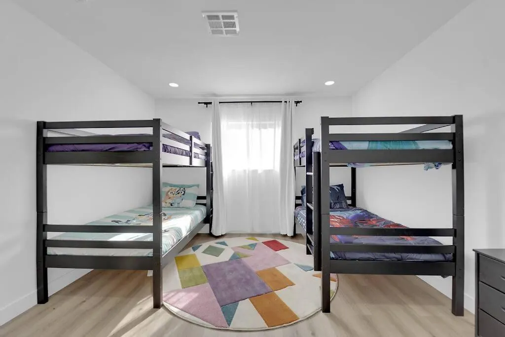Вилла Vegas Bliss Near The Strip - Pet & Family Friendly Лас-Вегас Дом отдыха