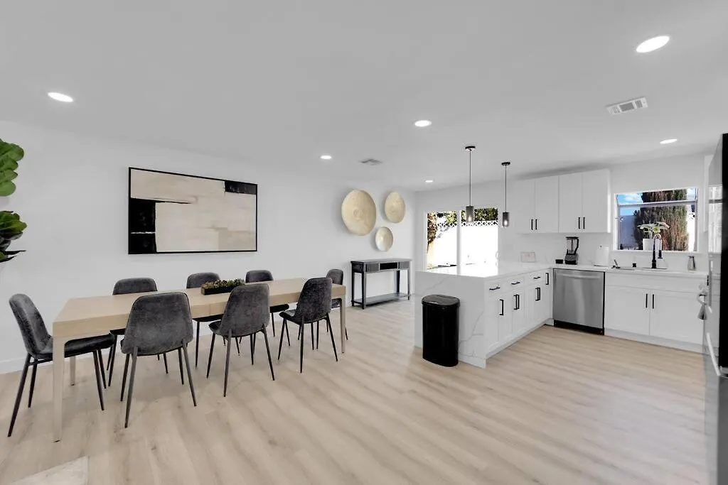 Дом отдыха Вилла Vegas Bliss Near The Strip - Pet & Family Friendly Лас-Вегас
