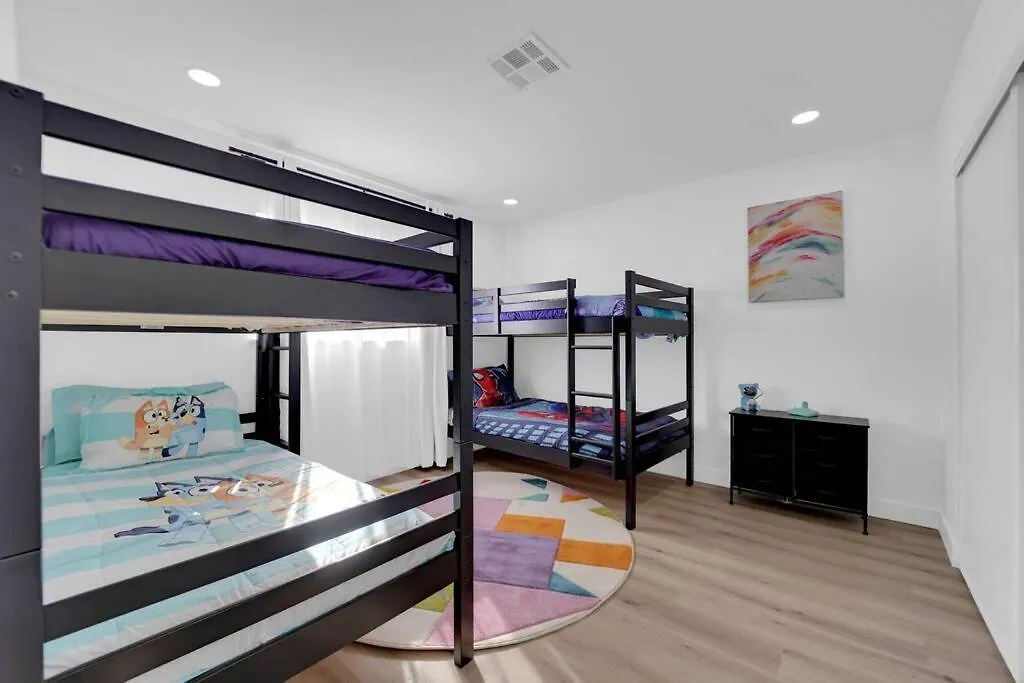 Вилла Vegas Bliss Near The Strip - Pet & Family Friendly Лас-Вегас Дом отдыха