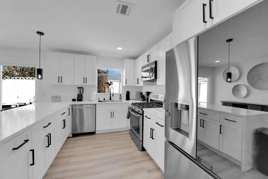 Дом отдыха Вилла Vegas Bliss Near The Strip - Pet & Family Friendly Лас-Вегас