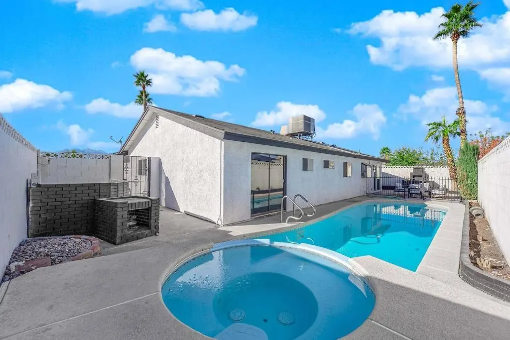 Vegas Bliss Near The Strip - Pet & Family Friendly Villa Las Vegas